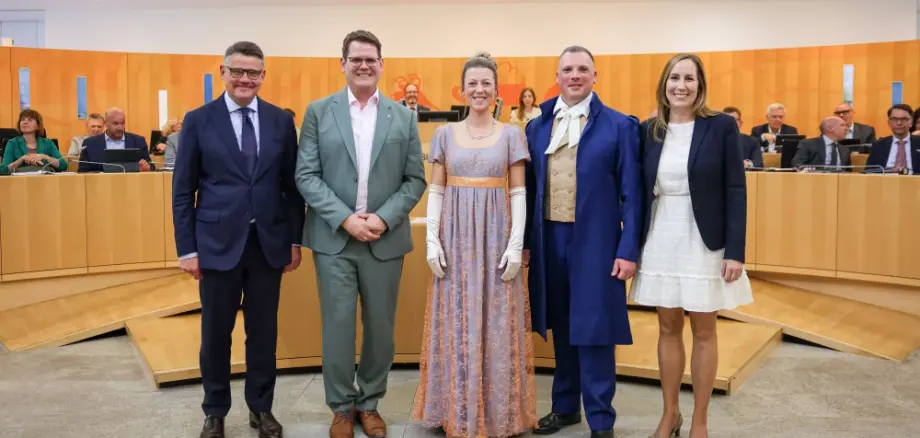 Hessentagspaar und Bürgermeister im Landtag